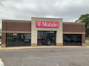 T-Mobile Union Ave & Mclean Blvd