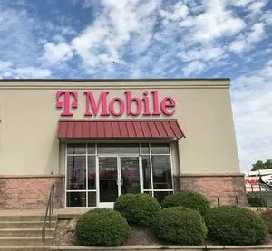 T-Mobile Summer Av & N White Station Rd
