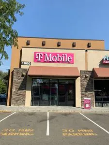 T-Mobile Meridian Rd & Overland Rd