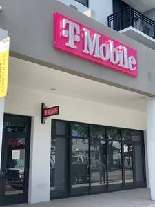 T-Mobile SW 8th St & SW 19th Ave