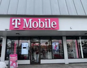 T-Mobile W Flagler & 102nd Ave