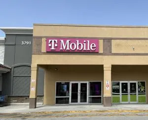 T-Mobile NW 167 St & NW 37th Ave