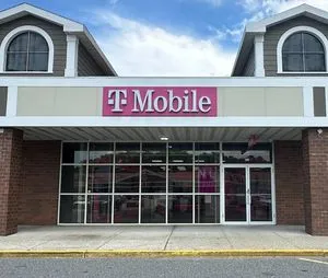 T-Mobile Middle Country Rd & Woodville Rd