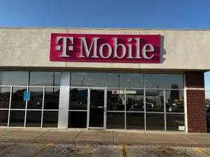 T-Mobile W Illinois Ave & N Midkiff Rd
