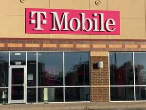 T-Mobile Loop 250 & W Wadley Ave