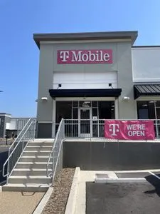 T-Mobile Lakeside Commons