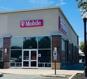 T-Mobile Second St & Union Lake Blvd