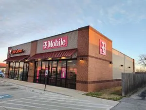 T-Mobile SE 1st St & SE 17th Ave