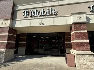 T-Mobile Hwy 6 & Riverstone