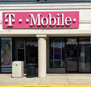T-Mobile Mitchellville Plaza