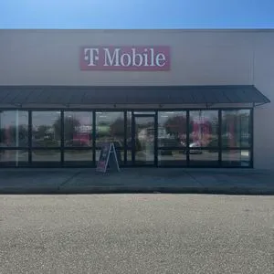 T-Mobile Louisville Ave & Plaza Blvd