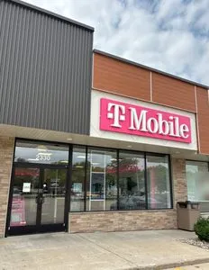T-Mobile S Mission St & E Broomfield St