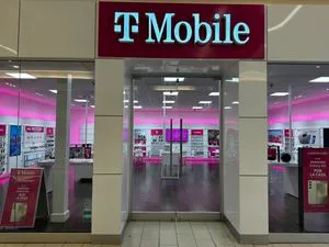 T-Mobile Plaza Rio Hondo