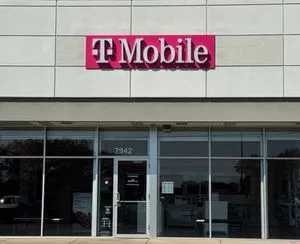 T-Mobile Calumet Ave & Broadmoor Ave