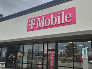 T-Mobile Hwy 152 and Sara Rd