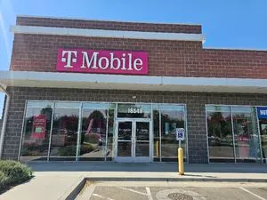 T-Mobile Marketplace & Midland Blvd
