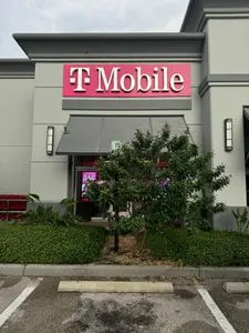 T-Mobile Tamiami Trl N & 106th Ave N