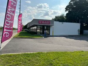 T-Mobile Sunrise Hwy & Redmond Ave