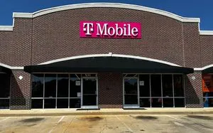 T-Mobile Park Plaza Dr & Hwy 30