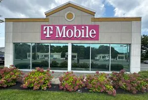 T-Mobile Mt Pleasant St & Kings Hwy
