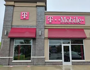T-Mobile E Main St & MLK Dr