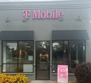 T-Mobile Seneca Tpke & Sangertown Sq