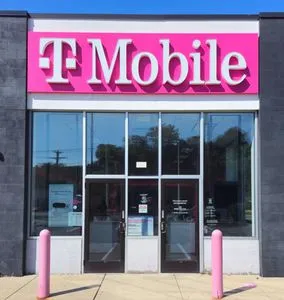 T-Mobile Foxon Rd & Eastern St