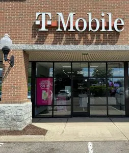 T-Mobile Milford Rd & Lyon Center Dr E