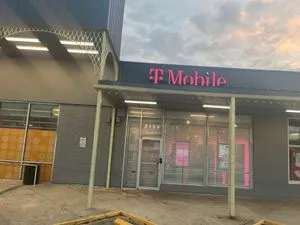 T-Mobile Gentilly Blvd & Elysian Fld Av