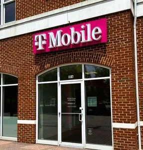 T-Mobile Warwick Blvd & University Pl