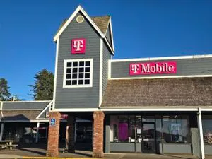 T-Mobile Hwy 101 - Safeway Center