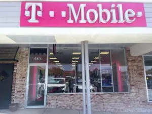 T-Mobile W Chester Pk & S Newtown St Rd