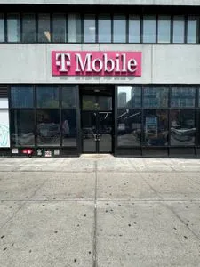 T-Mobile Delancey St & Norfolk St