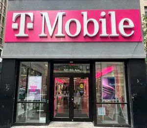 T-Mobile W 36th St & 8th Ave
