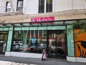 T-Mobile E 86th St & 3rd Ave