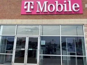 T-Mobile Touhy Ave & Central Ave