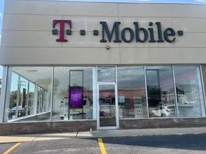 T-Mobile Dempster & Harlem