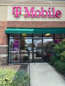 T-Mobile Mercantile Blvd & Pleasant St