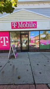 T-Mobile The Plaza of Main St