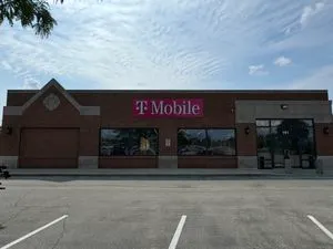 T-Mobile Skokie Blvd & Lake Cook Rd