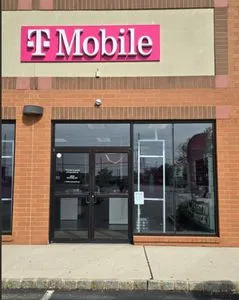 T-Mobile US 1 & Aaron Rd