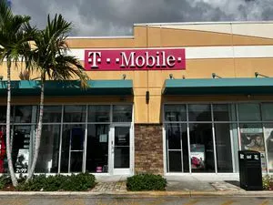 T-Mobile W Mcnab & Avon Lane