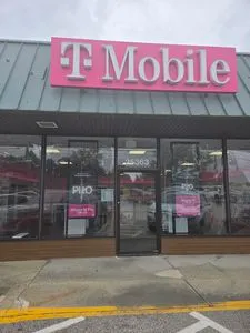 T-Mobile Lorain Rd & Great Nthrn Blvd