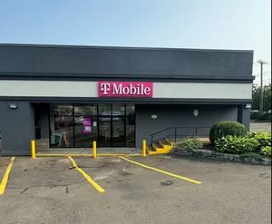 T-Mobile Westport Ave & Strawberry Hill Ave