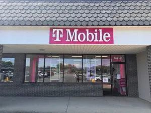 T-Mobile Norwalk Korners Plaza