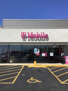 T-Mobile 95th St & Ridgeland Ave