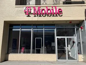 T-Mobile Lake & Harlem