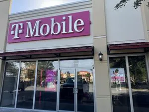 T-Mobile SW 19th Ave Rd & SW 24th Ave