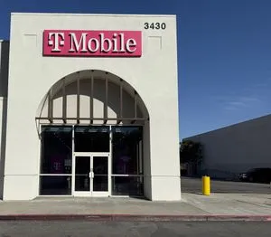 T-Mobile Quarry Creek Plaza