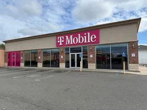 T-Mobile Long Beach Rd & Mott St
